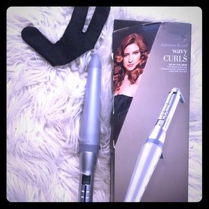 NWB. Wavy curls. John Frieda.